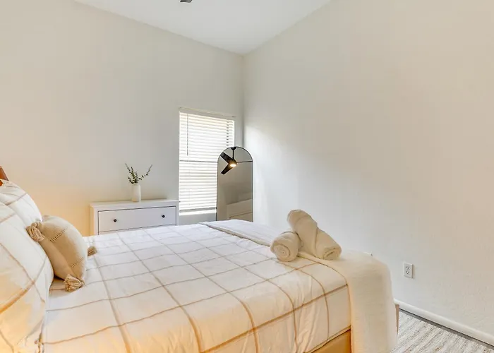 Heated Pool, Furnished Patio! Getaway Holiday home Gilbert