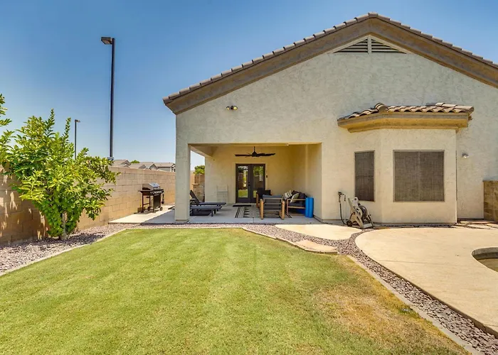 Heated Pool, Furnished Patio! Getaway * Gilbert