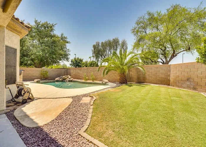 Heated Pool, Furnished Patio! Getaway Holiday home *